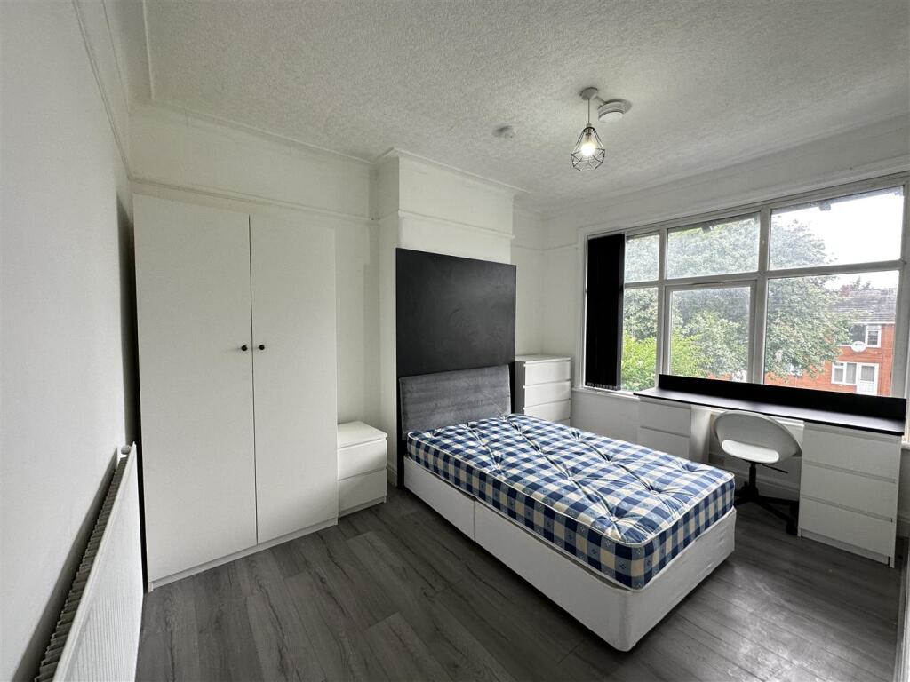 6kr.room4.jpg