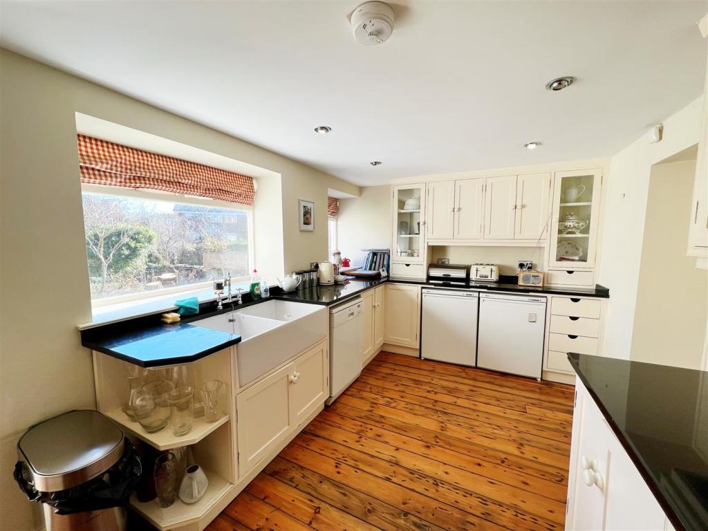 Kitchen 3.jpg