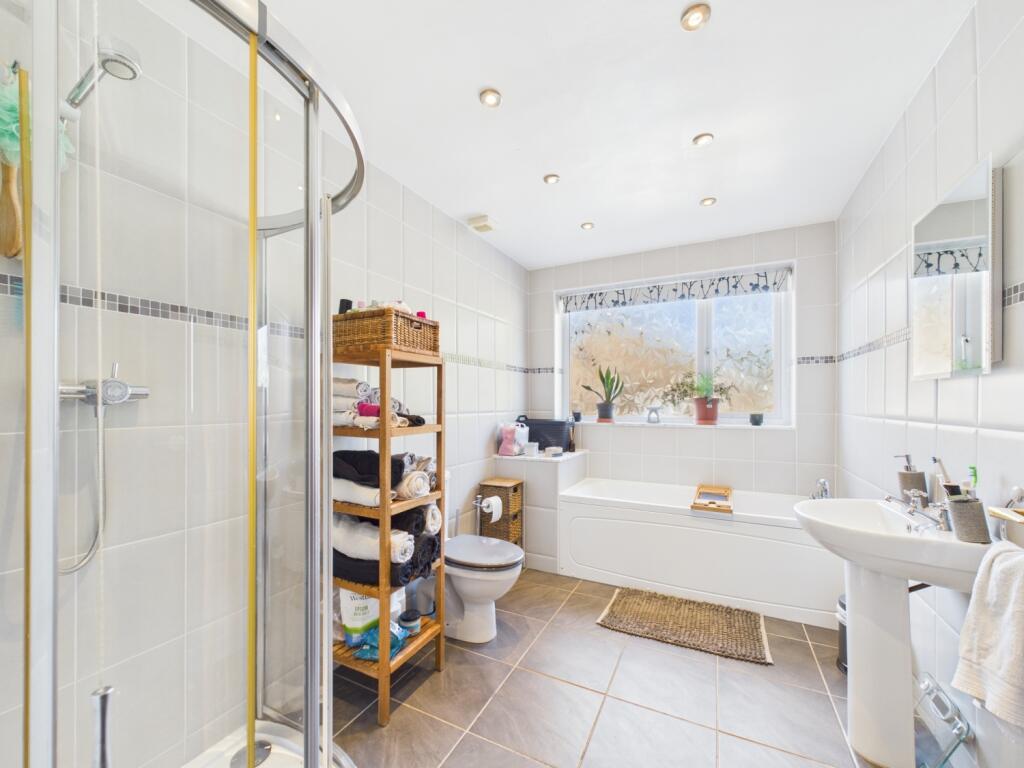 Family Bathroom 