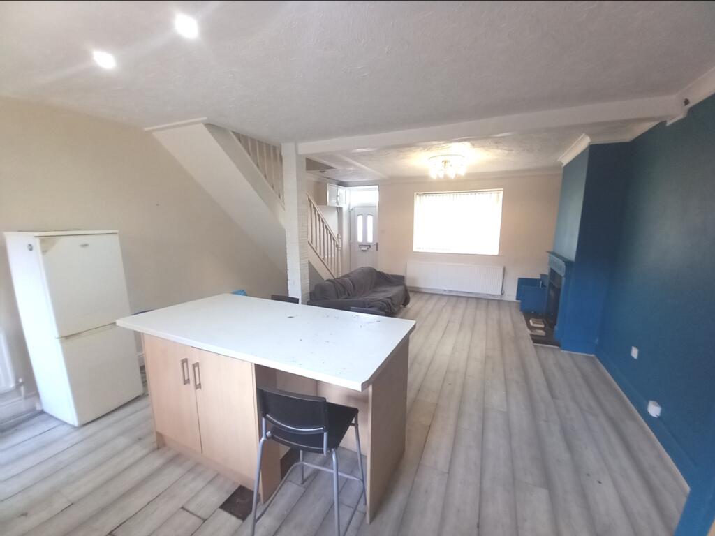 KITCHEN AND LOUNGE