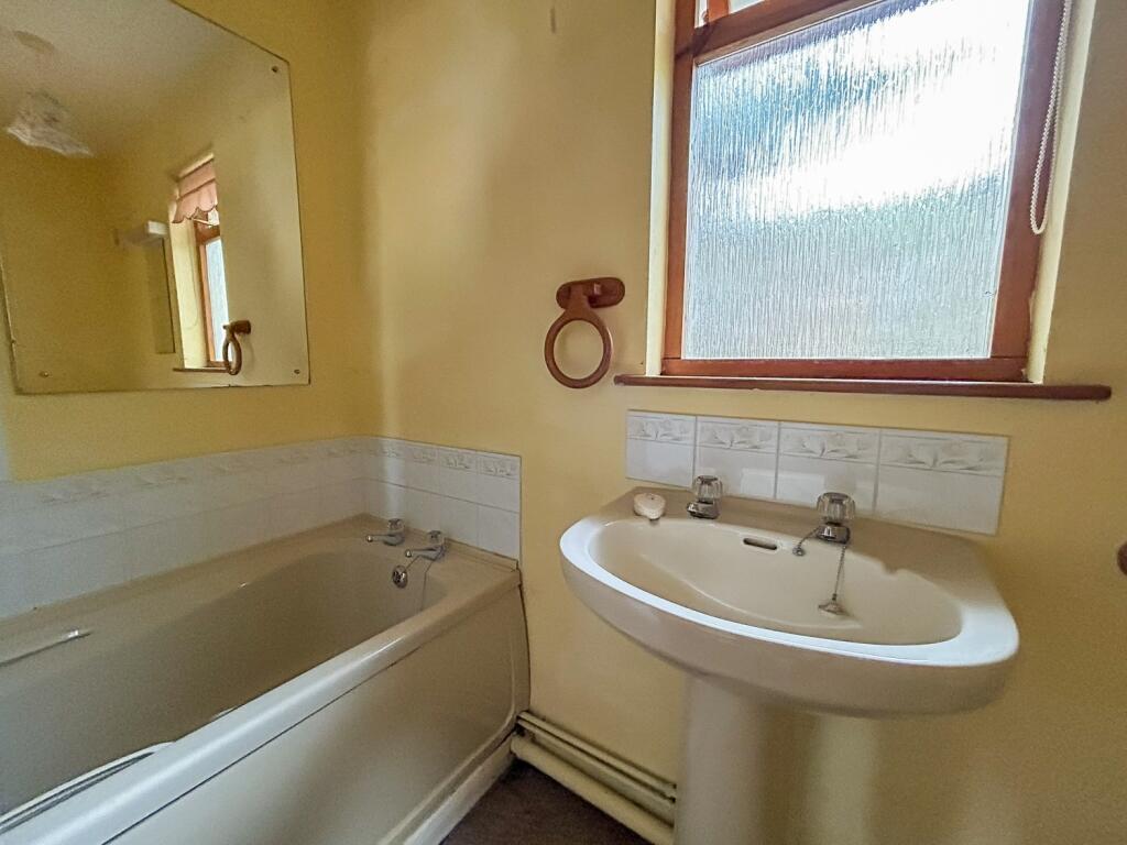 To Book A Viewing Call TPS Lostwithiel on 01208 87