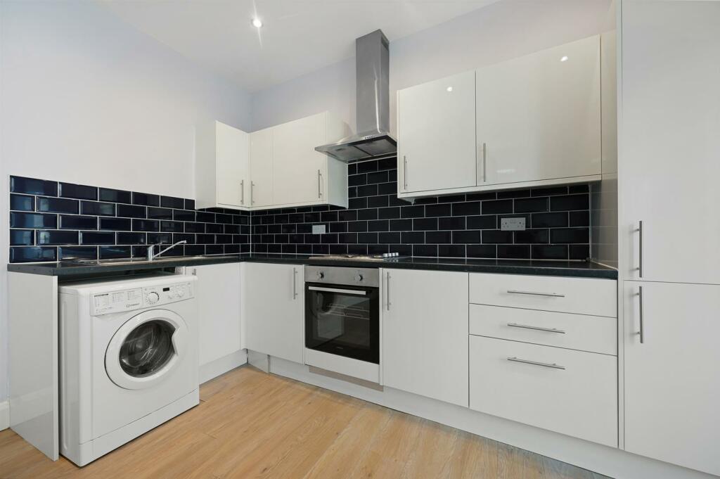 Kitchen (2).jpg