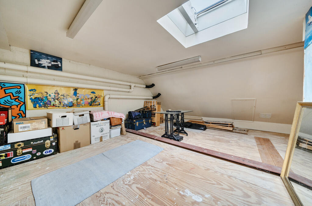 1396176-17-695d22...