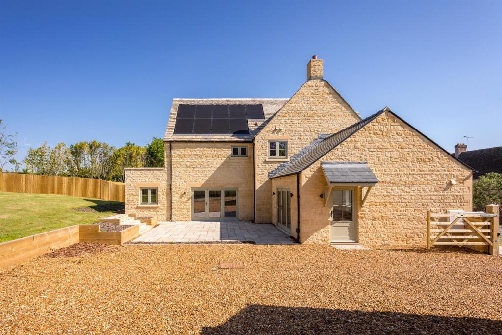 59 - Chaddesworth House - GL54 4NE - Web.jpg