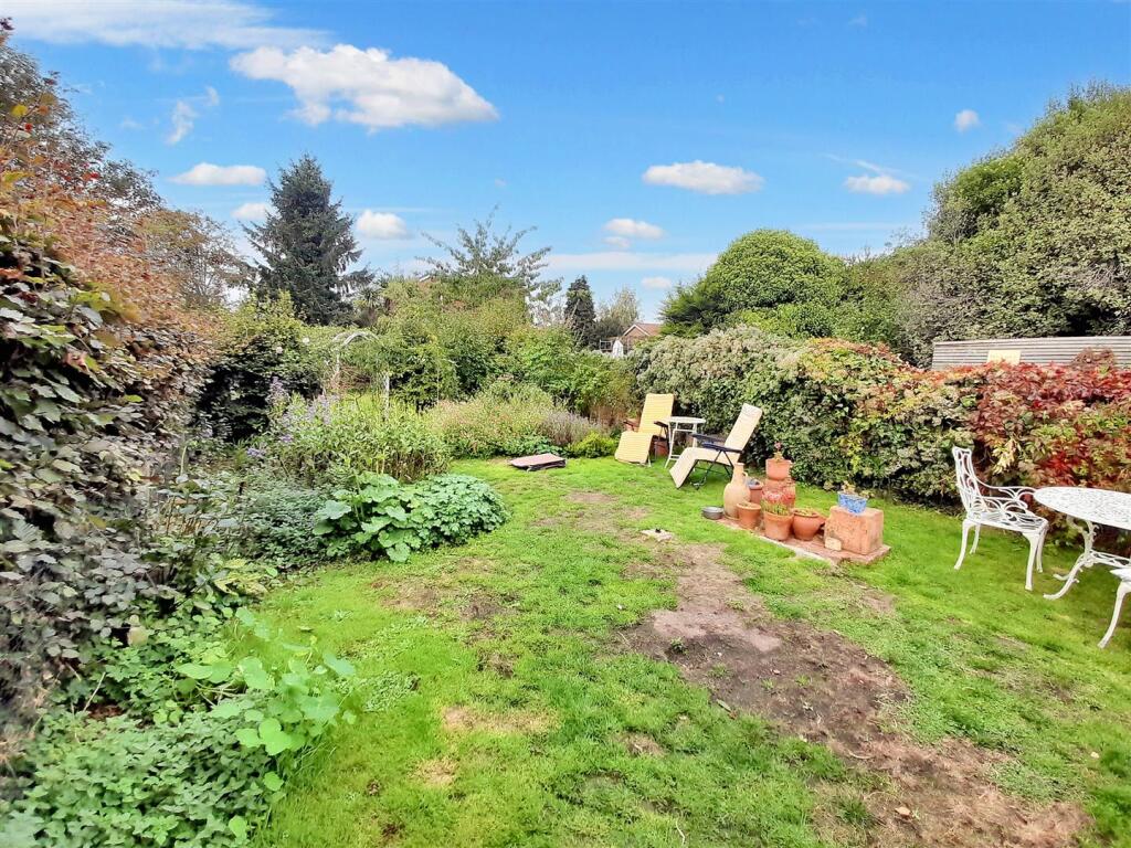 Rear garden 6 new.jpg