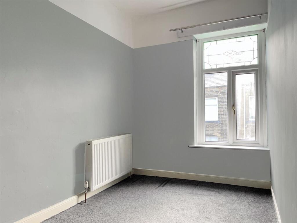 Bedroom_2.jpg