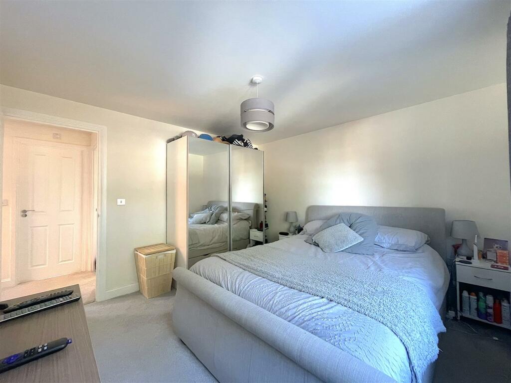 Bedroom One (2).jpeg