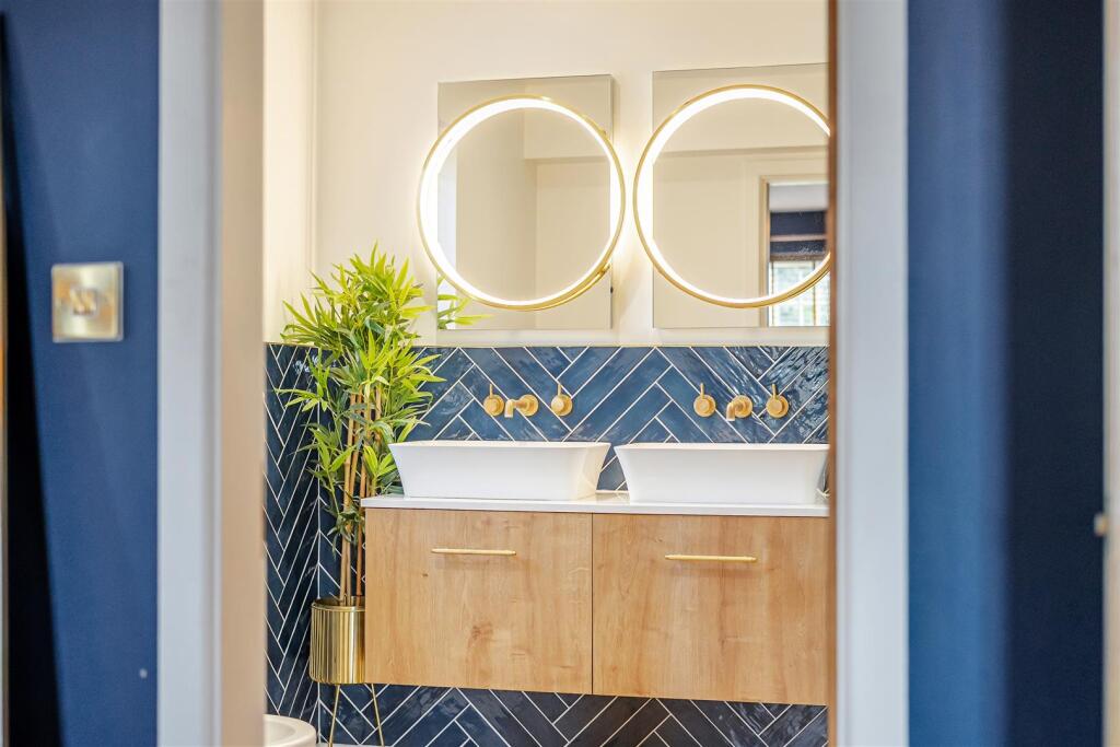 En Suite Bathroom