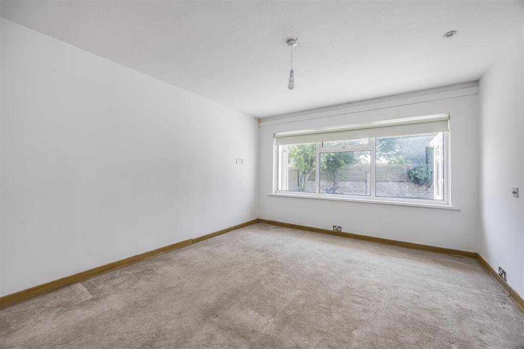 18 Warren Close, Hayling Island-PorticoMarketing-A