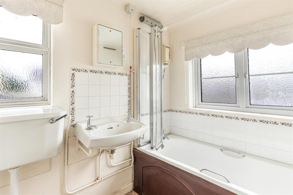 A24 - Brook Street, Higher Cottage, slapton - 2510