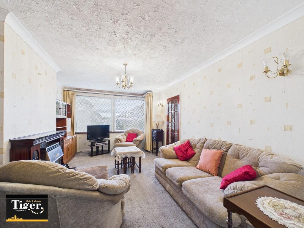 CAM02176G0-PR0516...