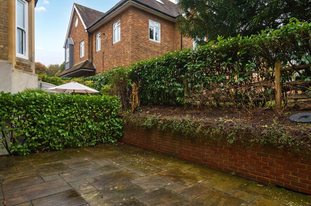 1376315-3-690c858...