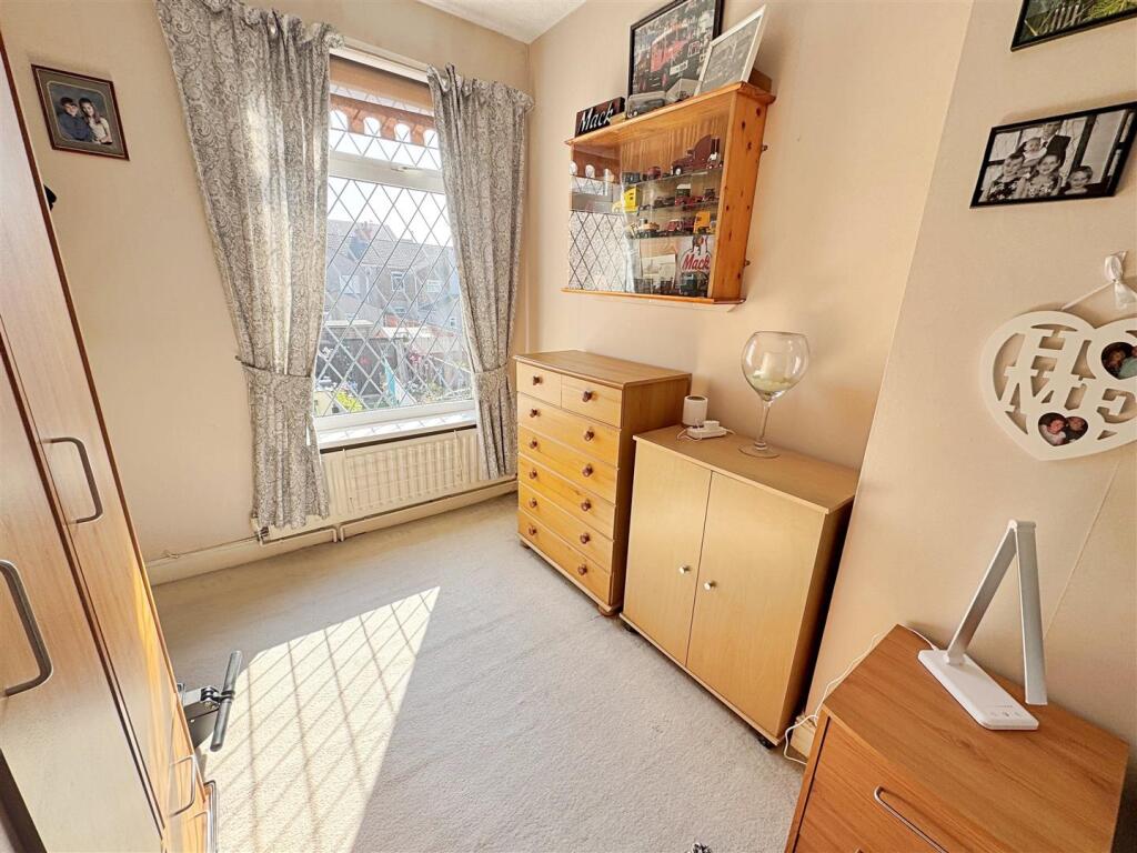 BEDROOM 2