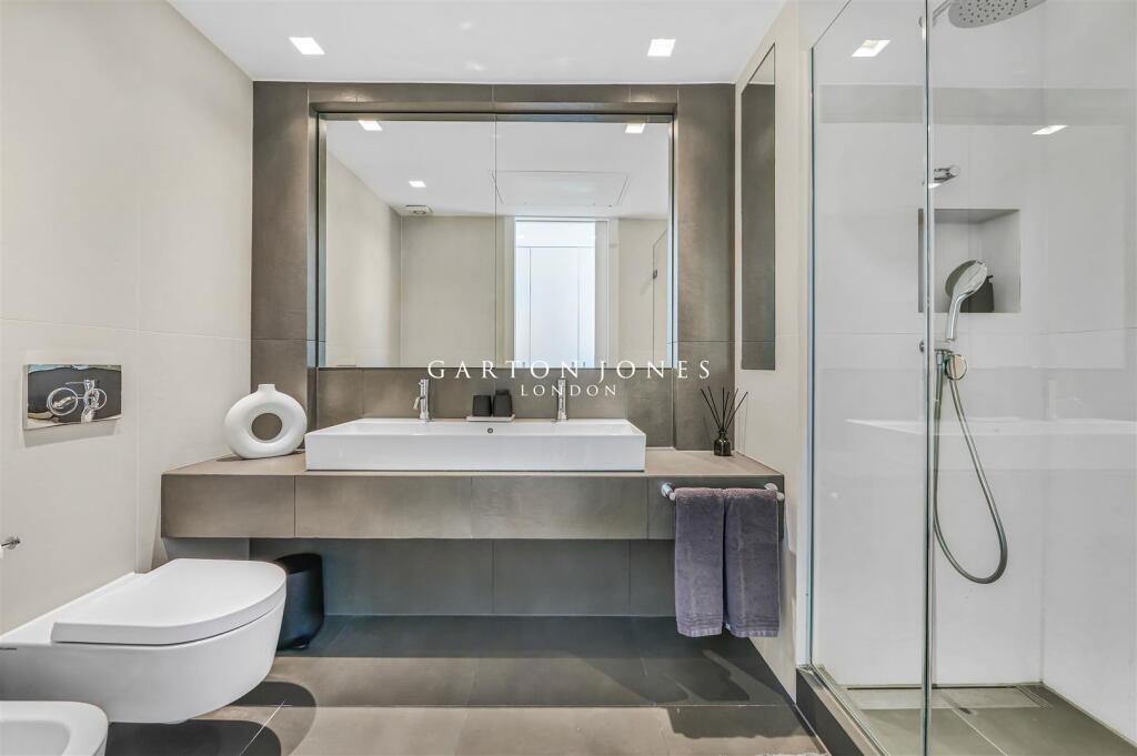 2nd Bedroom En-Suite