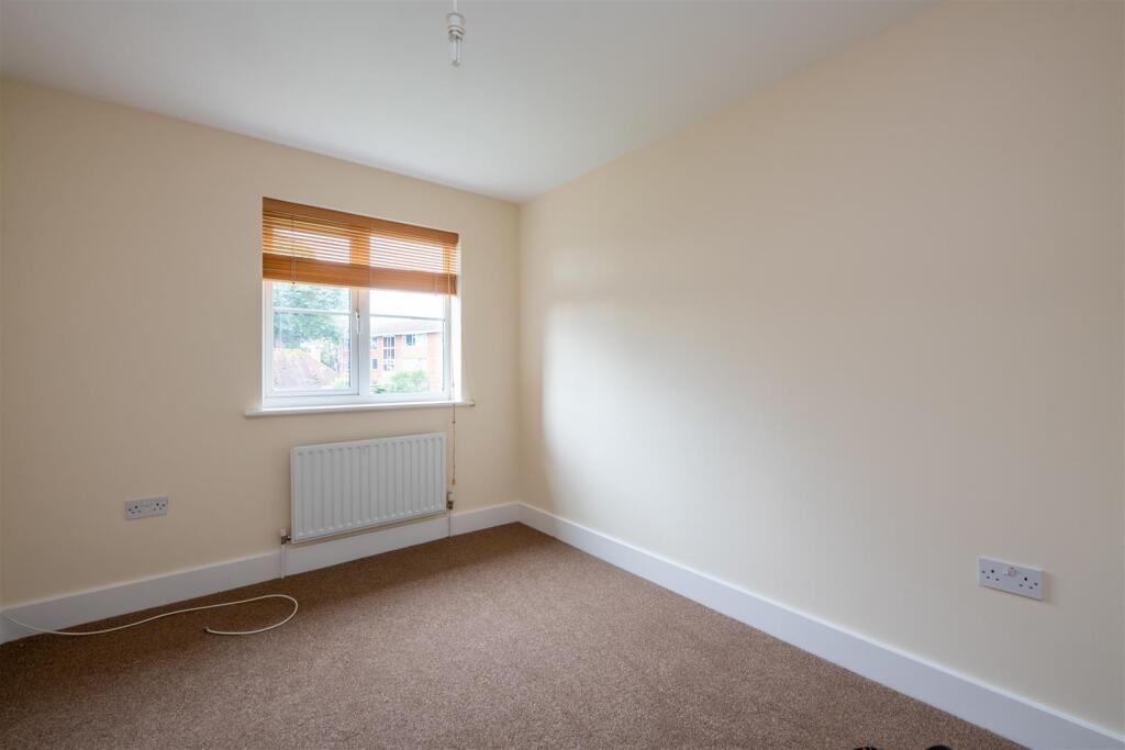 Flat 6 Silver Sands Court-18.jpg