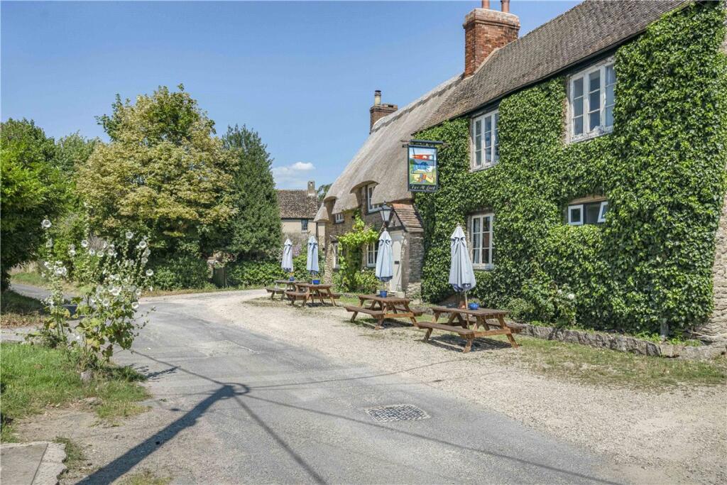 Blue Boar, Longworth