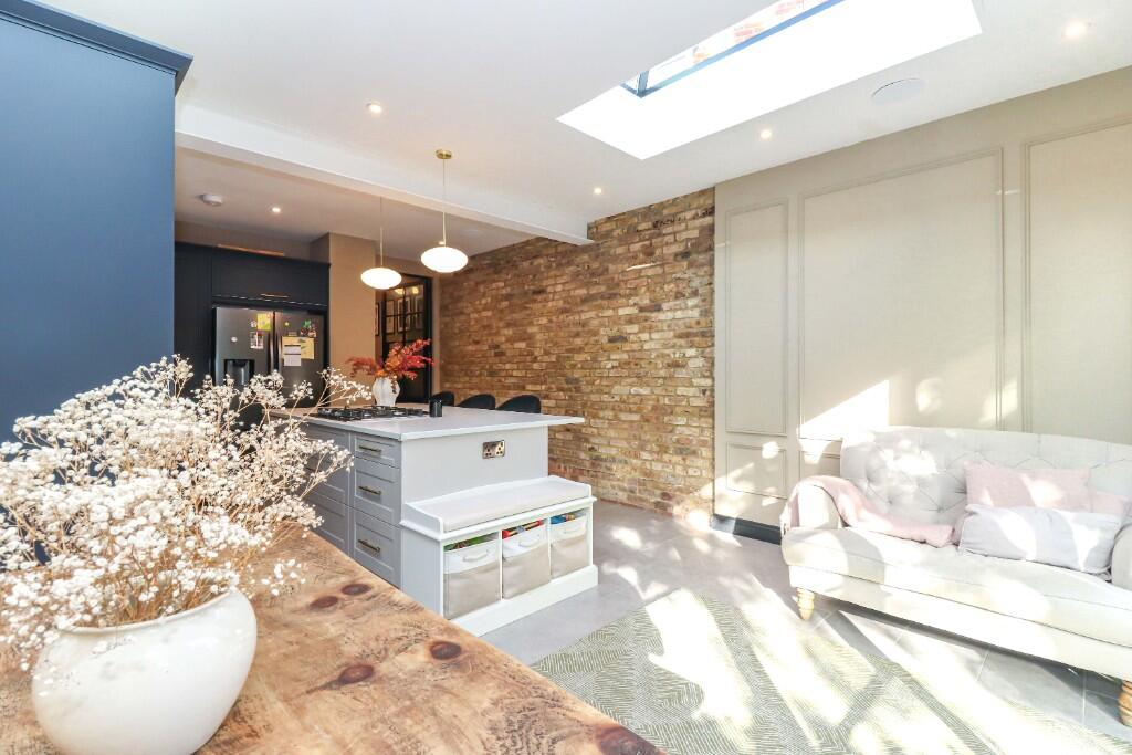 Dining/family room