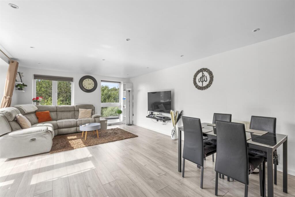 9 Sheraton Court, Bartlett Crescent, HP12 3DY-5.jp