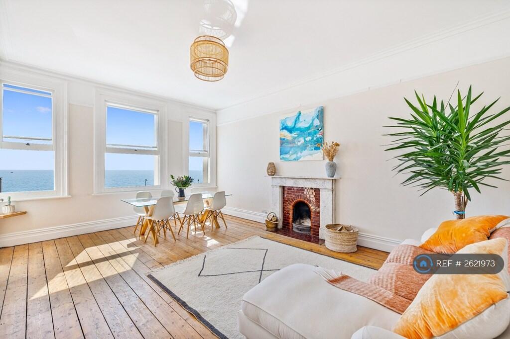 Living/Dining Area