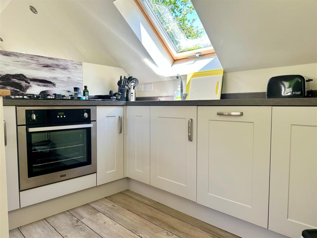 Annexe Kitchen 1.jpg