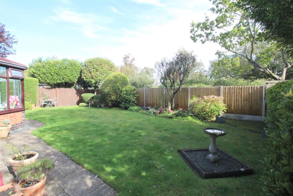 Mendip Close, outside 4.JPG