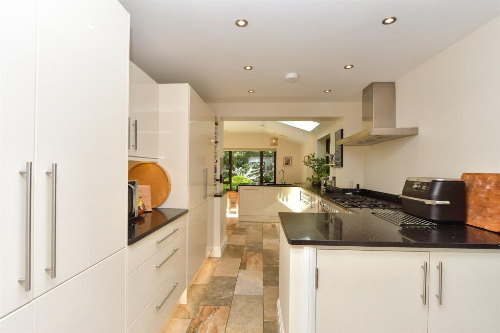 Kitchen/ Breakfast Room