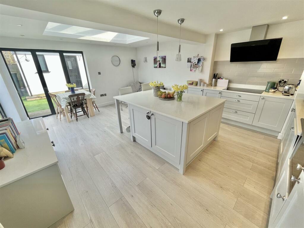 Dining Kitchen Aspect 2.jpg