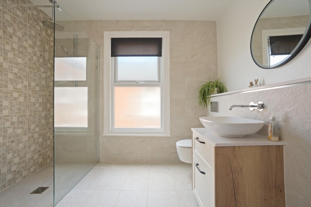 EweMove Estate Agents Scunthorpe - Shower Room