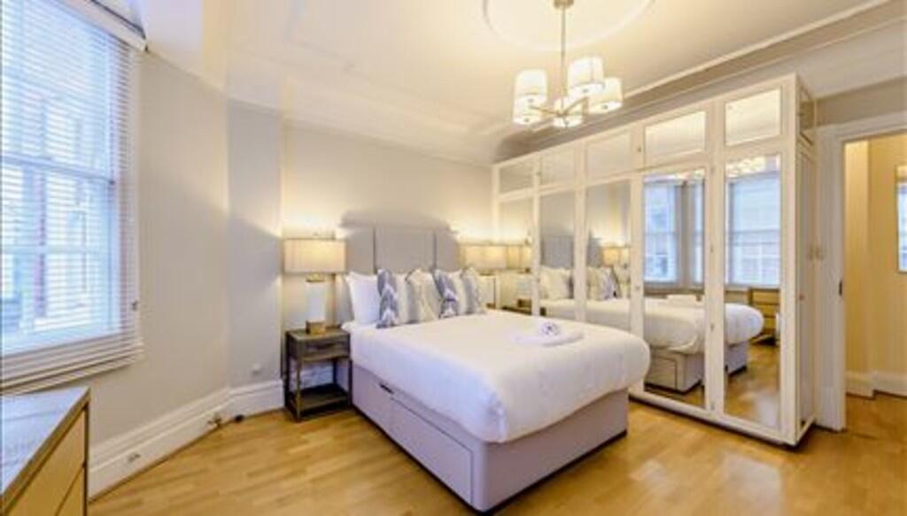 ss_p5511_63748385...