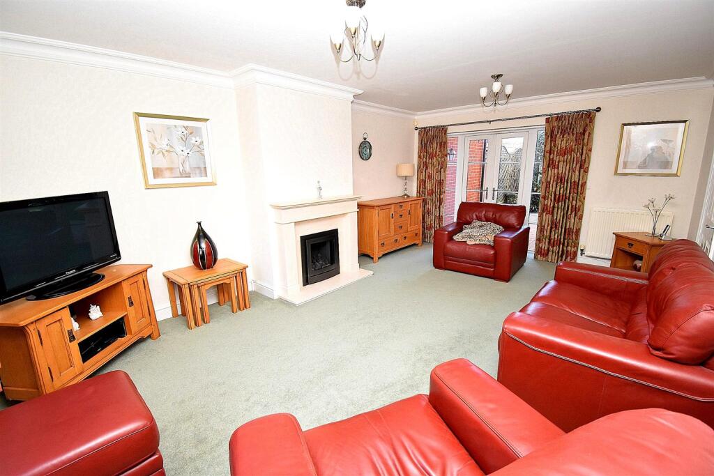 LOUNGE REVERSE 2.JPG