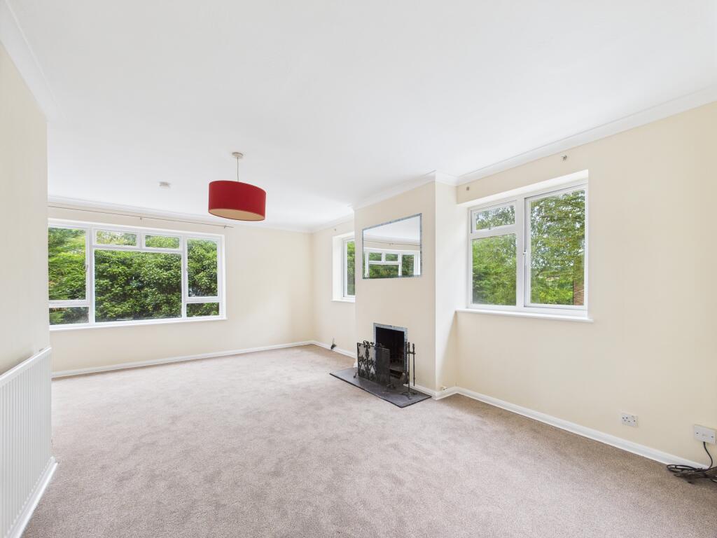 CAM01354G0-PR0571-STILL004