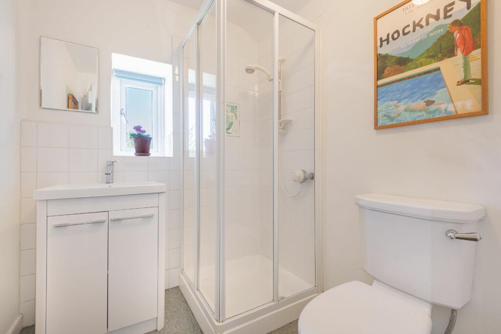 Annexe - Main bathroom
