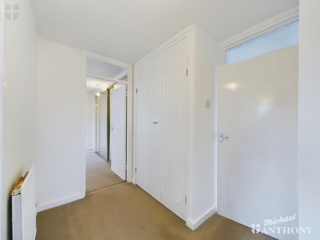 CAM03218G0-PR0472-STILL015