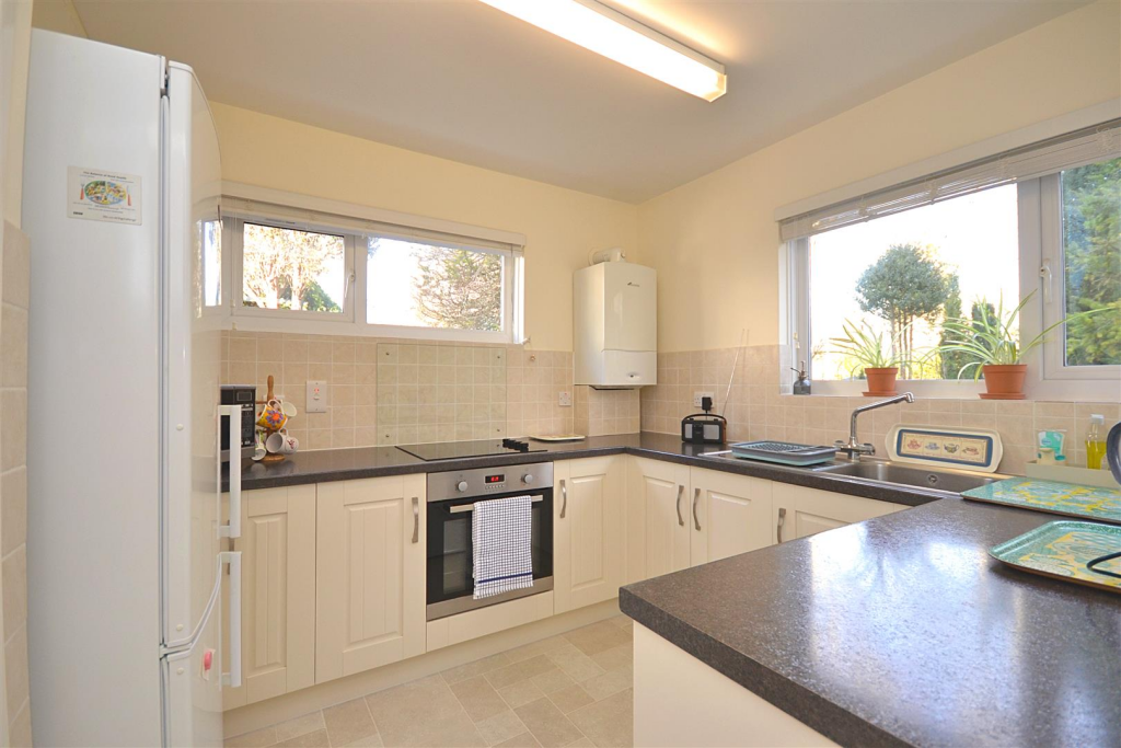 Queens Avenue, Dorchester