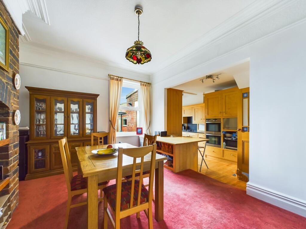 CAM02195G0-PR0063-STILL009