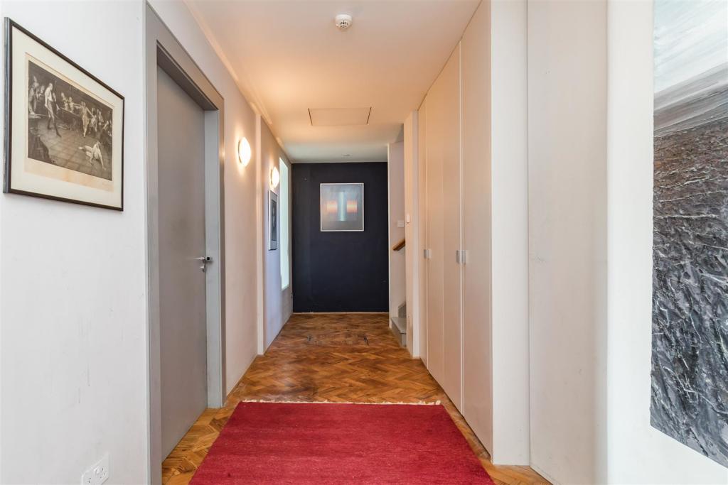 Hallyway