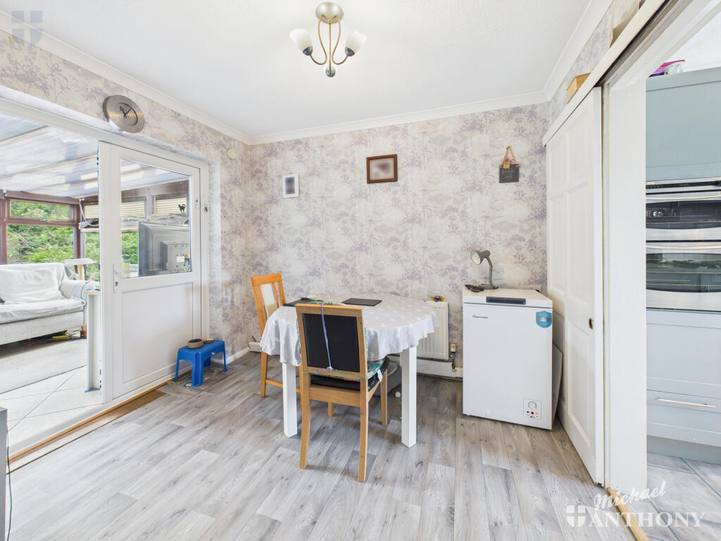 CAM03852G0-PR0250-STILL008