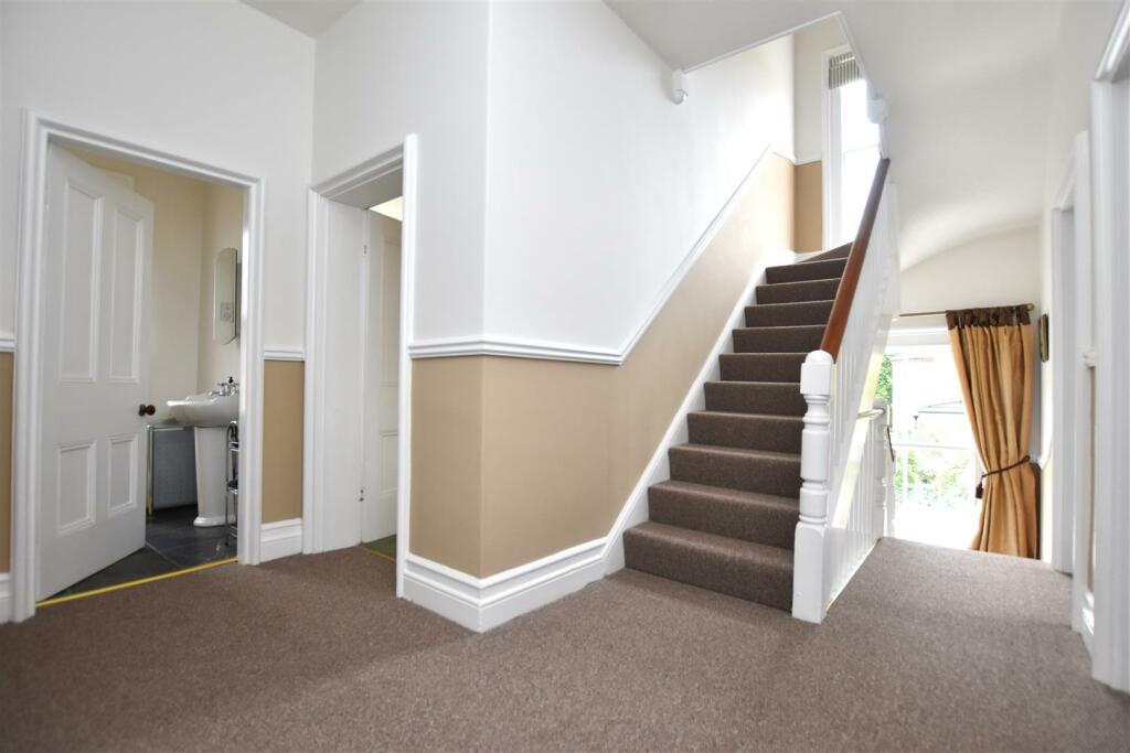 1st floor landing.JPG