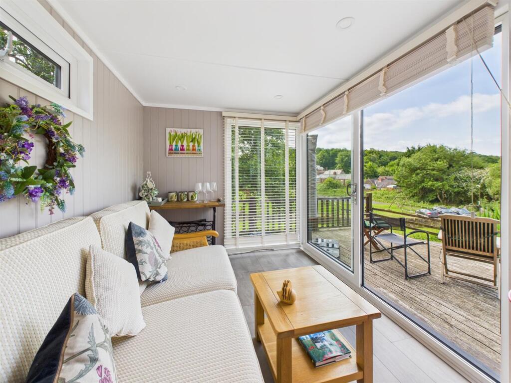 Detached Home Office / Summerhouse