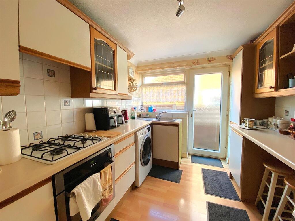 61 College Rd - Kitchen1.jpg
