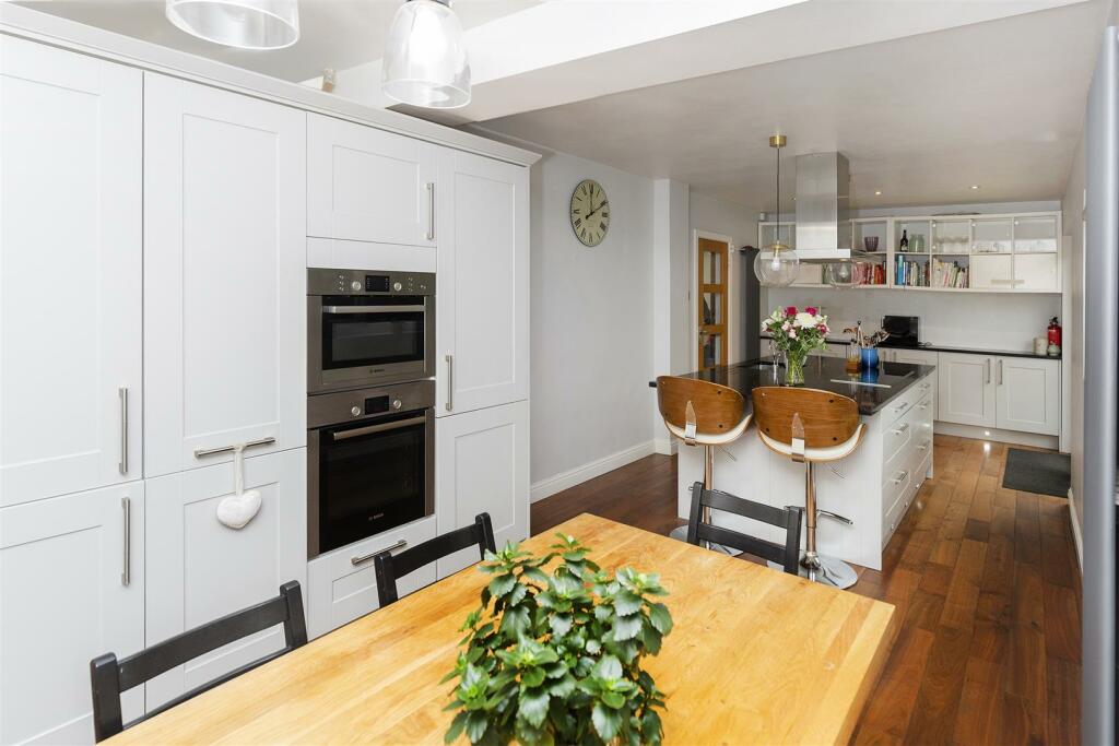 Bramleys Estate Agents - Maple Grove (19).jpg