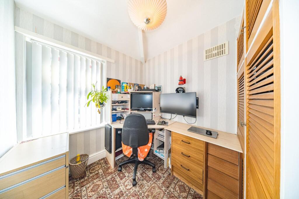 37 Stanley Road bedroom 3.jpg