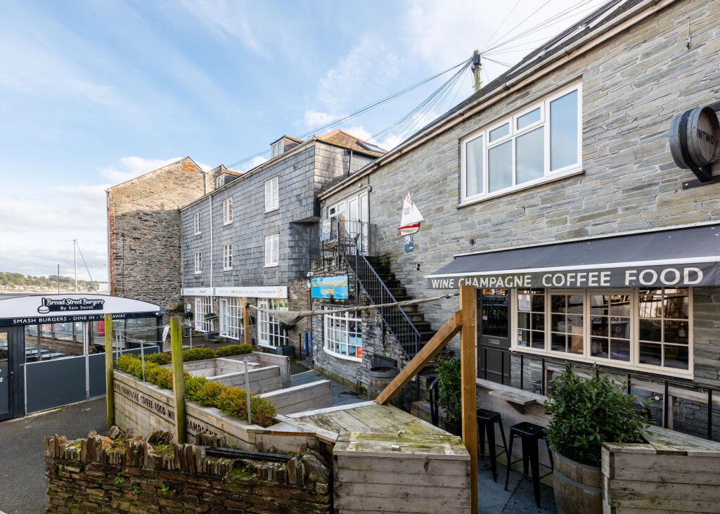 67aa1d8a7d96e_Strand House-27