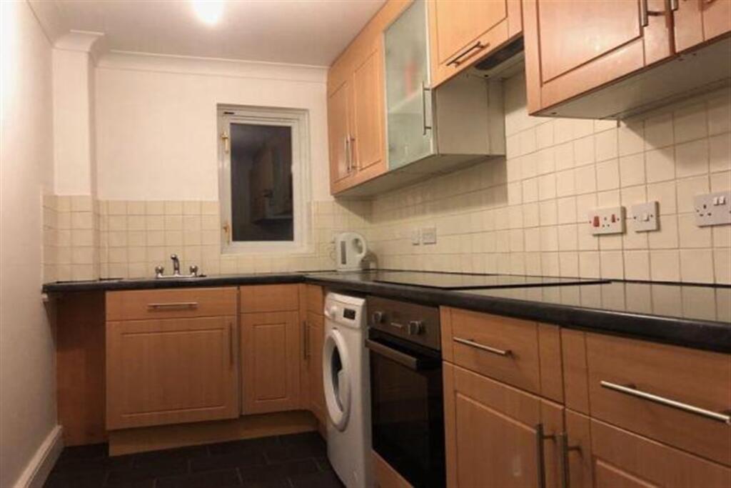 Langford Grove, SS13