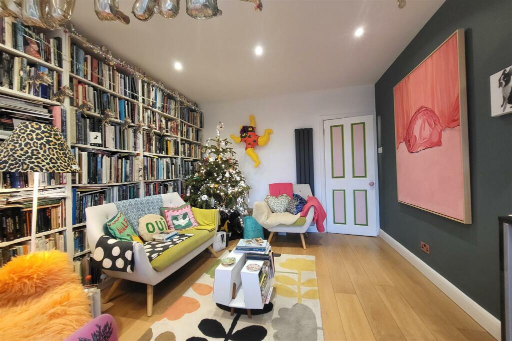 EXTENDED REAR RECEPTION ROOM: SITTING AREA: