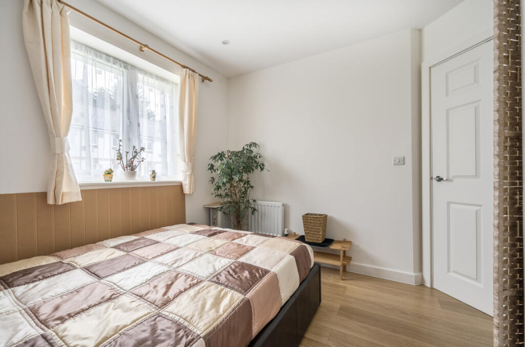 1299648-8-6835c80...