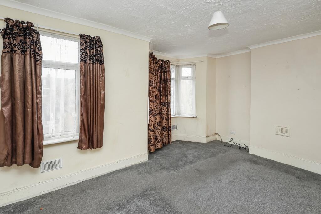 First Floor Flat, 6 Leonard Street, Silvertown, London E16 2DT