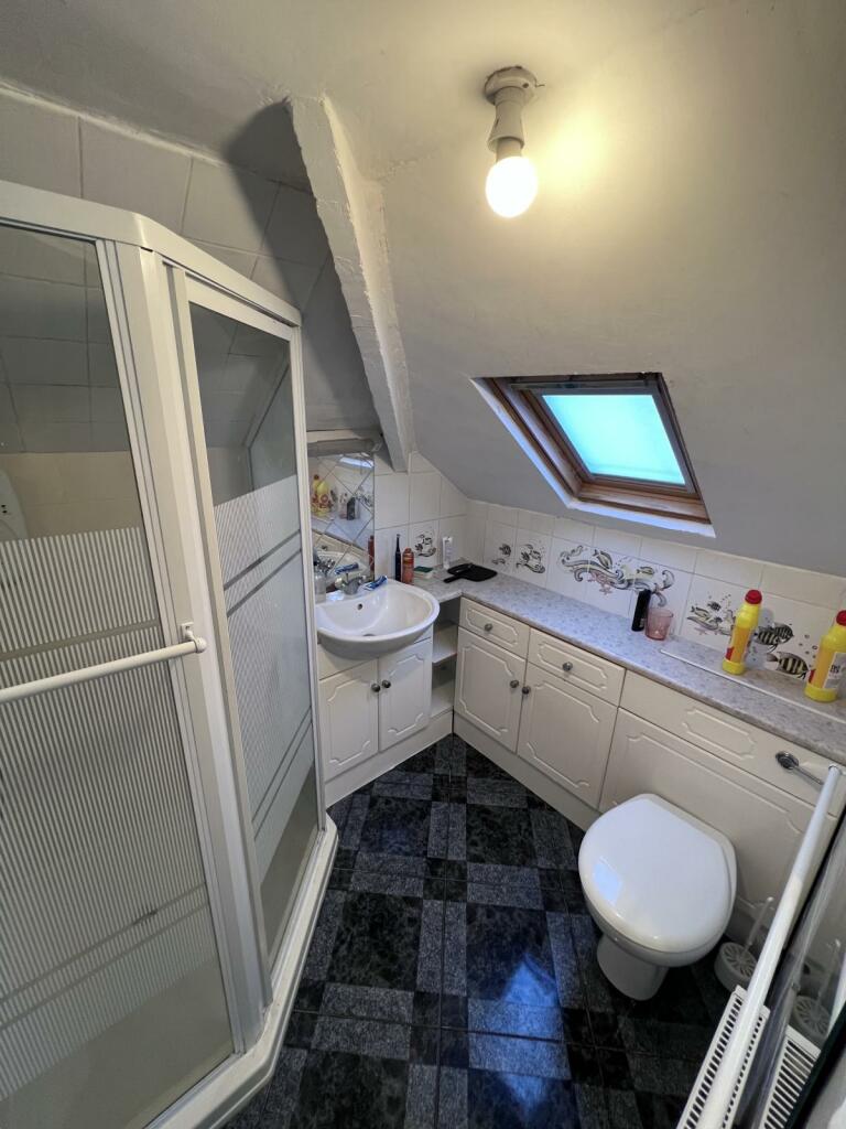 Bed 1 Ensuite