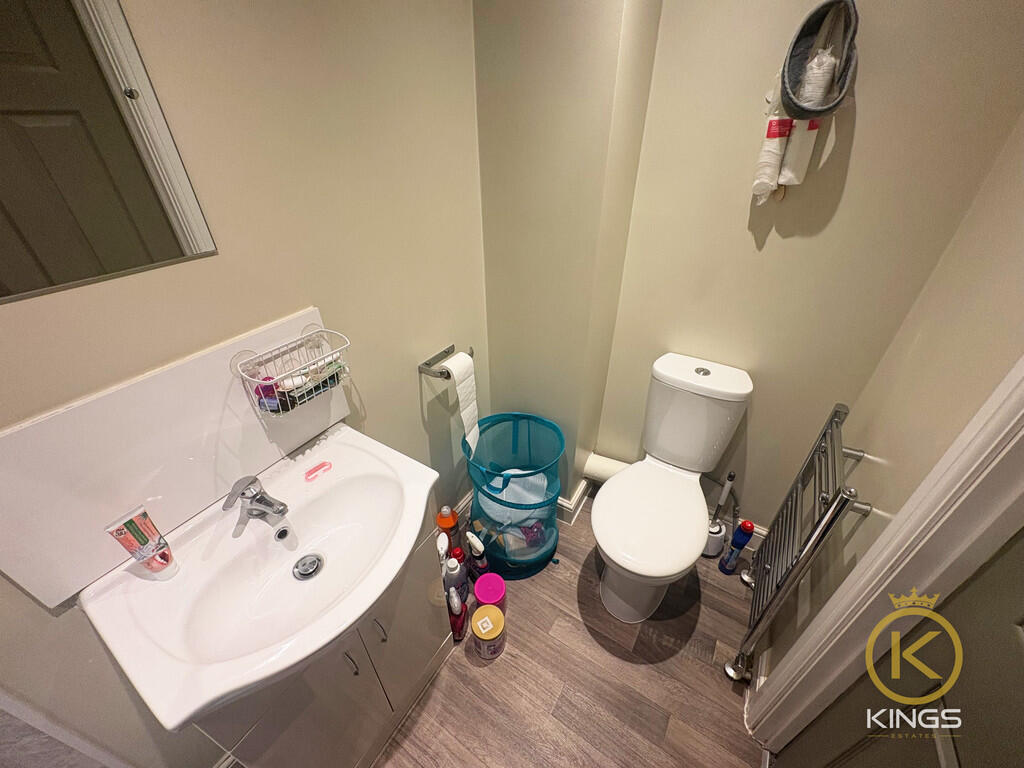 5, 70 QUEENS ROAD...