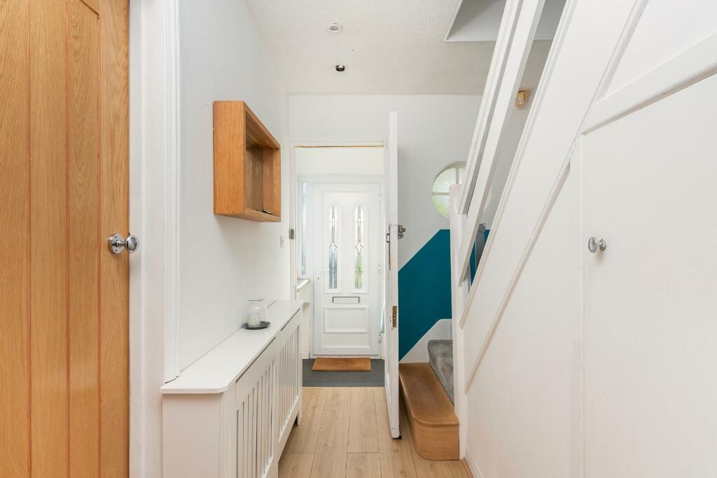 S7L6LBR - Hallway B.jpg